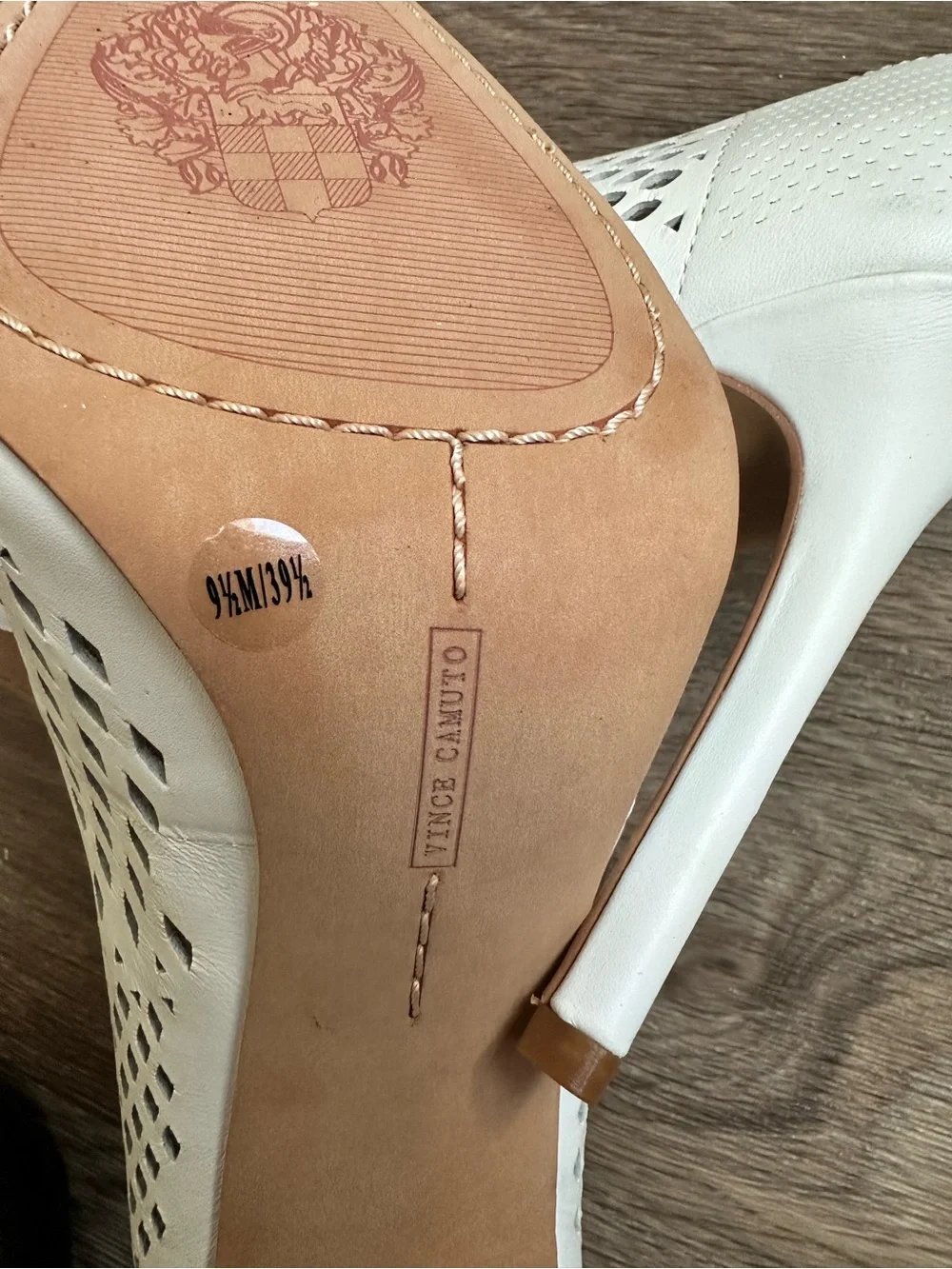 Vince Camuto Nico Perforated Pointed Toe Heels Picket Fence Ivory White Size 9.5